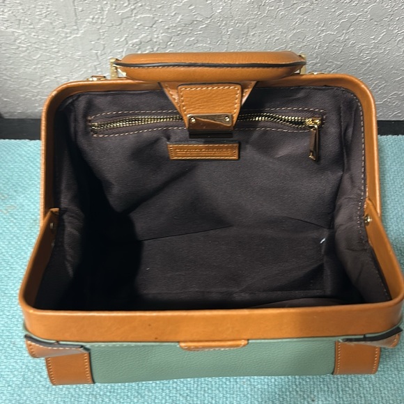 Davina Firenze - Picture 3 of 5